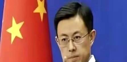 刚刷手机，看到一句能把人脑干烧萎缩的狠话。
“中国要是不给美国的稀土航班让路，我