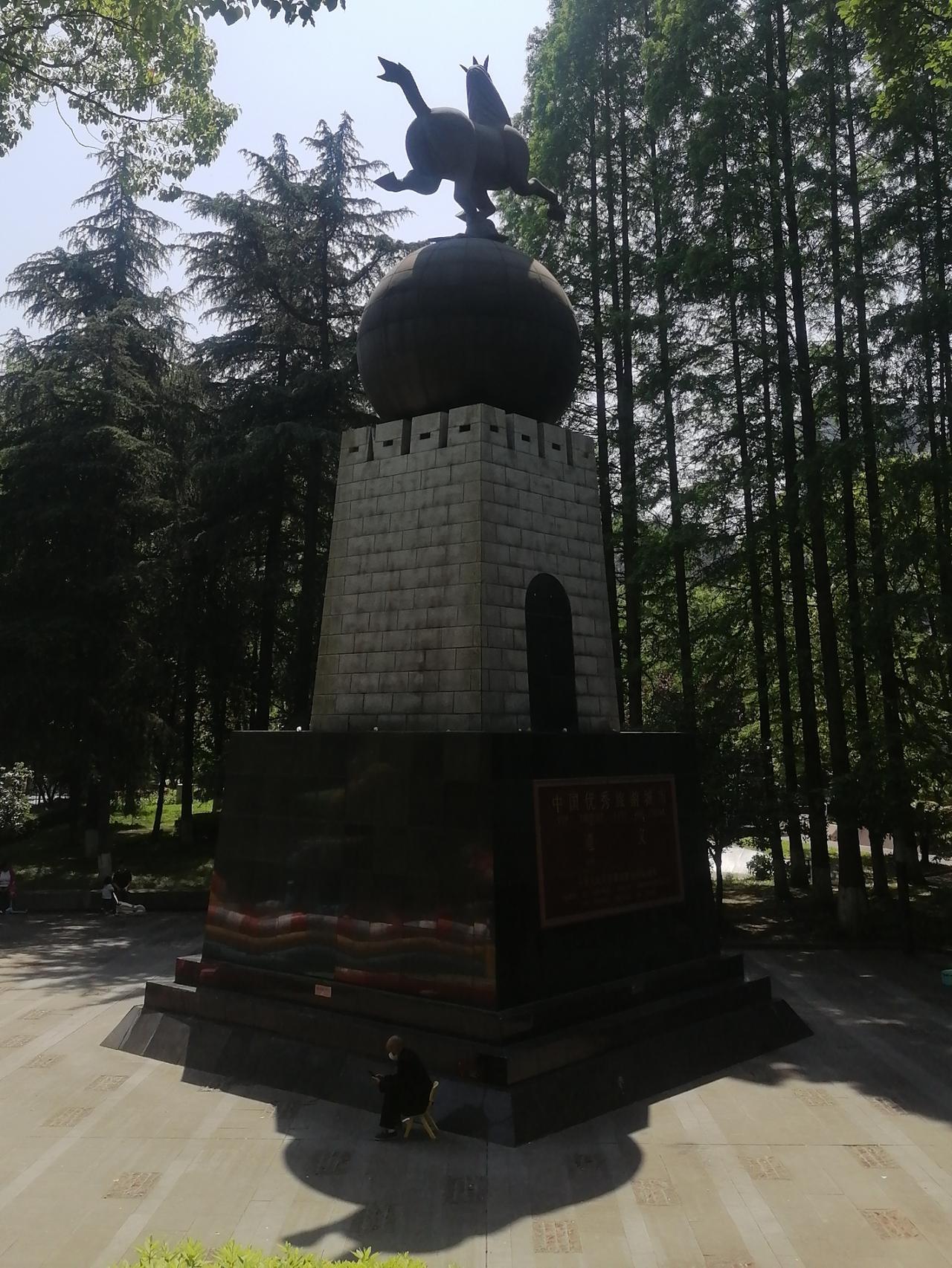  
 
🌿 一园一河一丰碑｜在遵义老城，读懂红色与烟火的双向奔赴
 
春日的遵
