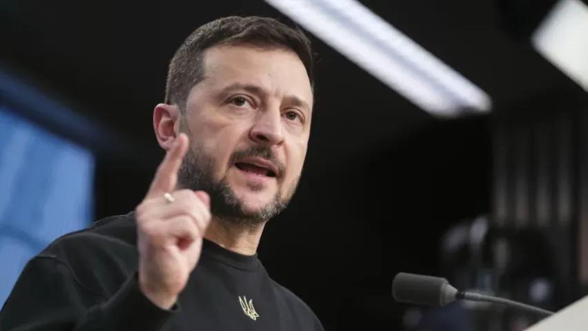 泽连斯基近日表示：“我们需要足够的武器，而不是谈判的支持”。“与普京拥抱无济于事