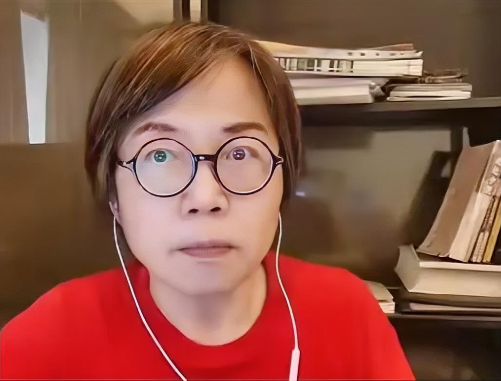 黄智贤公然美化包装“台独”顽固分子沈伯洋，如此行径与蔡康永有什么区别？

近日，