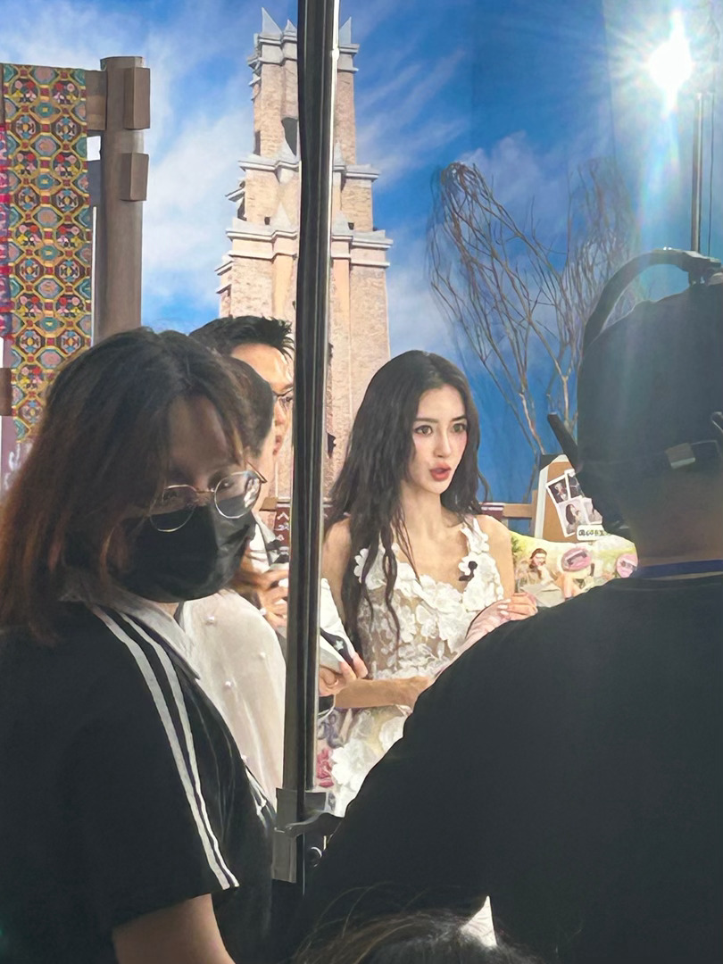 angelababy [心]杨颖 宣觉得工作中的姐姐最好看[哆啦A梦花心] ​​