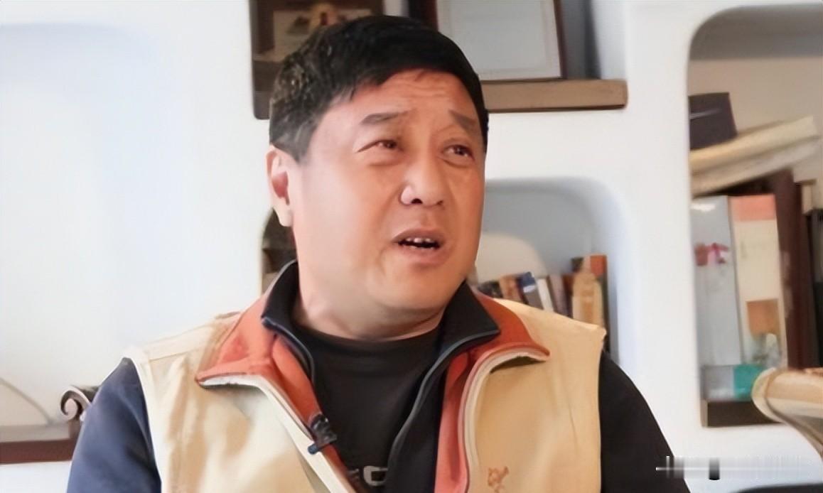 叶大鹰老了，梅婷在景德镇看窑火，姜南早就不提他了。
那天他在北影节台上说“对不起