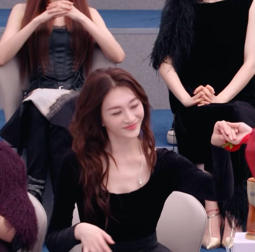 温柔且坚定，努力且闪耀，感受李小冉对舞台的敬畏与赤诚，不疾不徐稳步成长，在乘风之