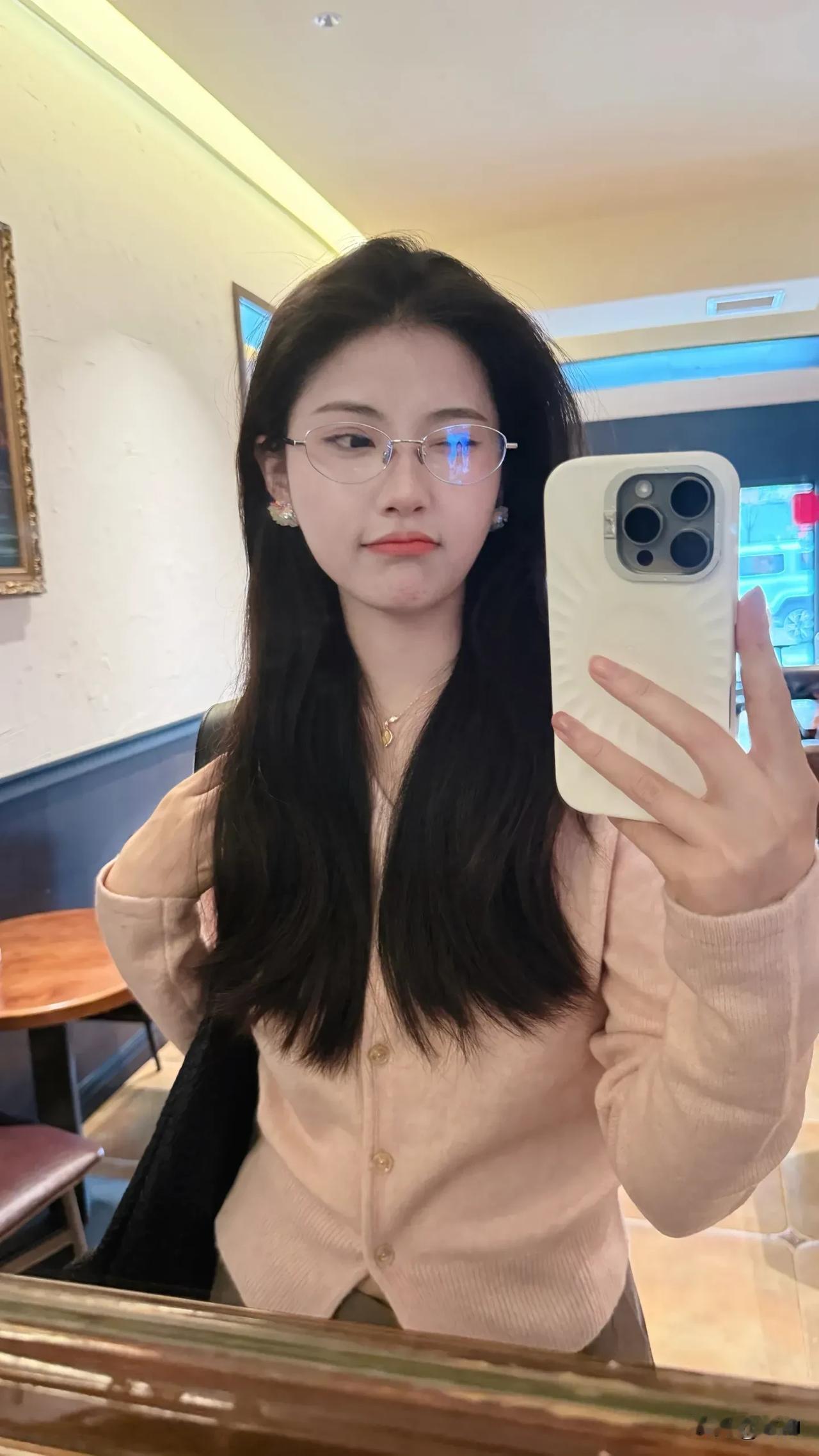 允许万物心中过
 允许万物不停留

在生活中人为什么会有烦恼和痛苦? 用一张图片