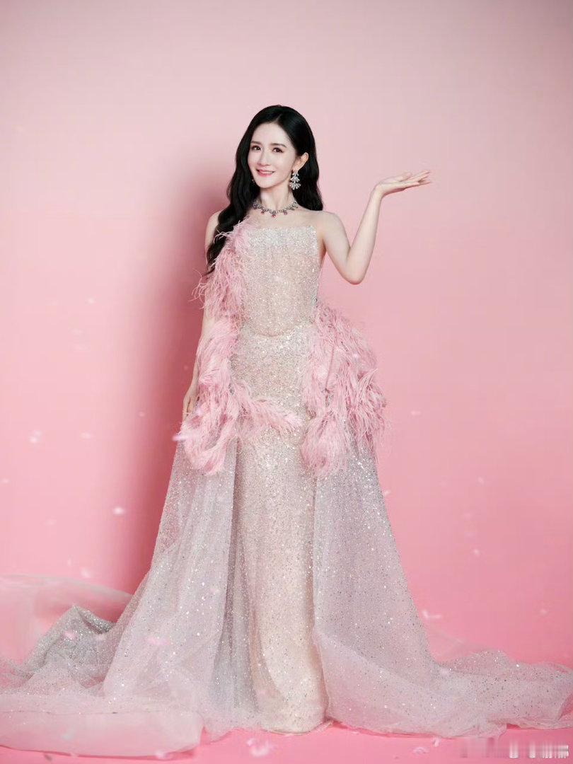 谢娜发文说手抖 演唱会门票一秒售罄，谢娜发文说自己手抖、好慌。自己抢自己的票都抢