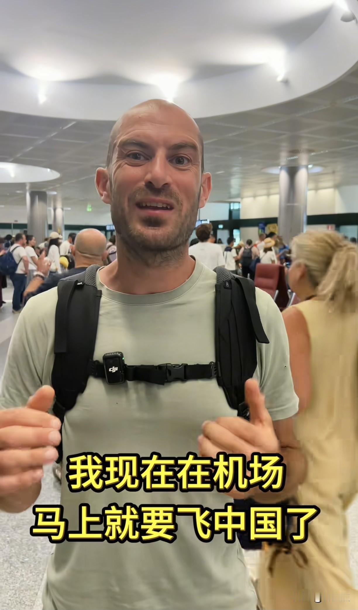 发现了，这些摩托车赛车手尽管都是冠军车手，但态度都比较谦卑，看看来中国的德比斯、