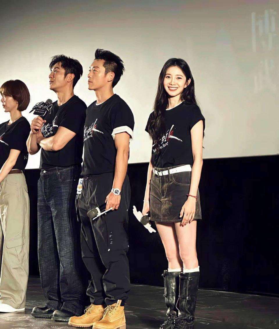内娱站姿都得向他们看齐吧？刘浩存、郑恺、李晨、姜妍为新片《消失的人》站台，四个人