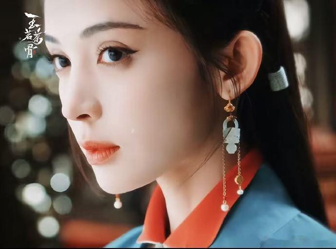 going人的事荣善宝顺手就做了 荣善宝的回眸直接封神！眼神里的狠戾与矜贵完美融