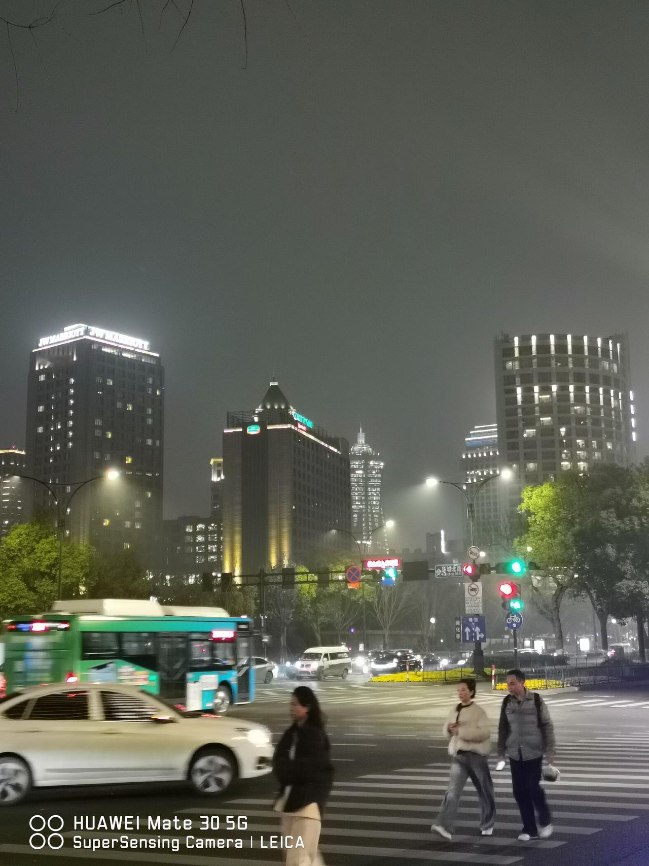 街头随拍.大气而又炫烂的杭州夜色