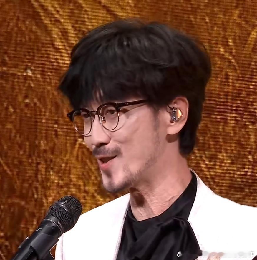 春晚 应邀选角：范明可以演周传雄，周传雄可以演范明。 