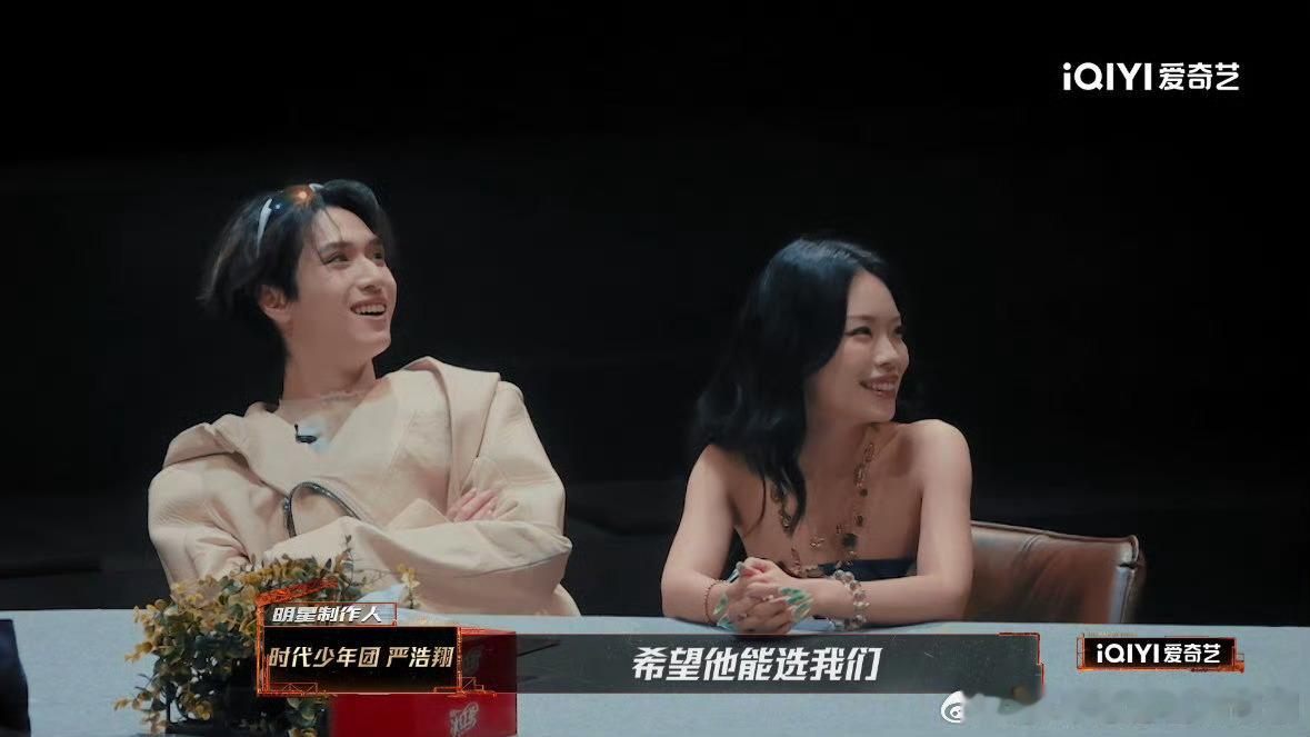 SHarK把爱还给万妮达《新说唱2025》里SHarK被三队抢，却选了万妮达战队