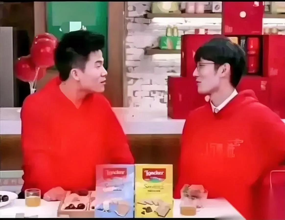 最近越想越觉得——鹏鹏太会“跟人”了。

老俞小孙都没看懂宇辉时，他早把心贴在了