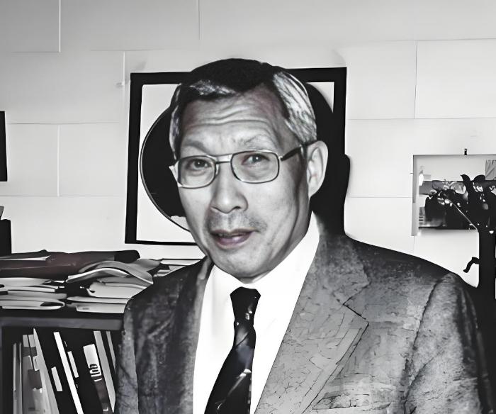 1950年3月，北大农学院教授李景均半夜把家里的米缸倒满。他留下一张"请假停薪"
