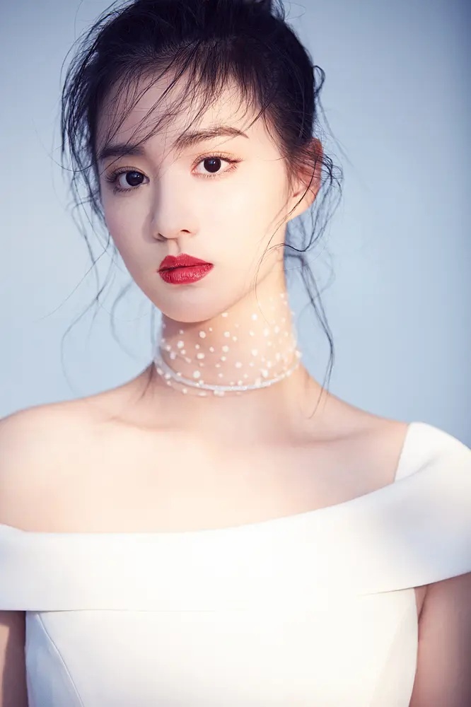 王楚然机场大战行李箱太可爱了王楚然 妥妥的笨蛋美女一枚 ​​​