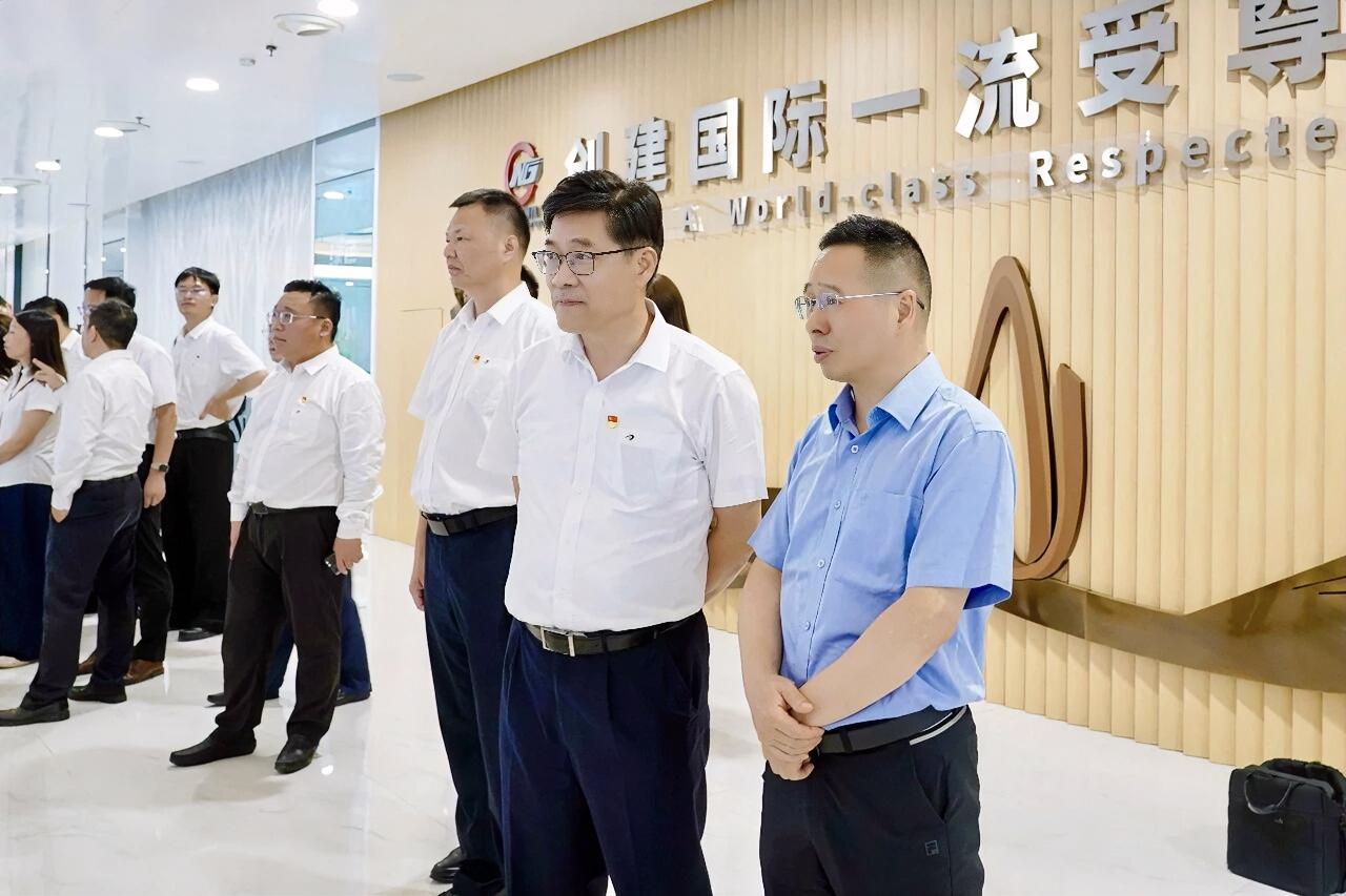 8月6日，中天钢铁集团党委副书记、副总裁李军，党委副书记、工会主席吴献阳一行赴南