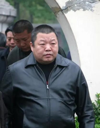 2018年，臧天朔临终前，屏退全部家人，包括他的妻子李梅，唯独留下了斯琴格日乐，