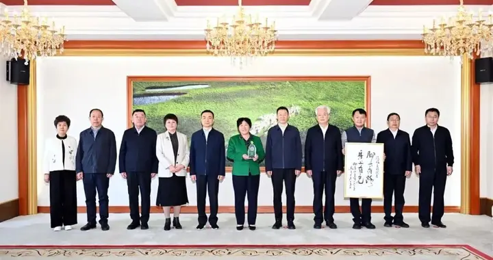 鄂尔多斯市四大班子“一把手”会见殷玉珍