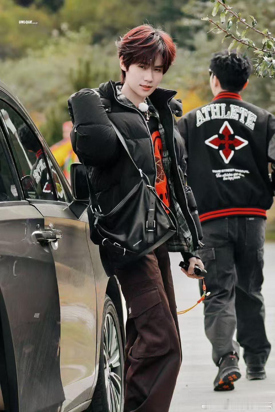 张真源来西藏目标每天睡好觉 第一次来到西藏的张真源，给自己定下了一个超级治愈的目