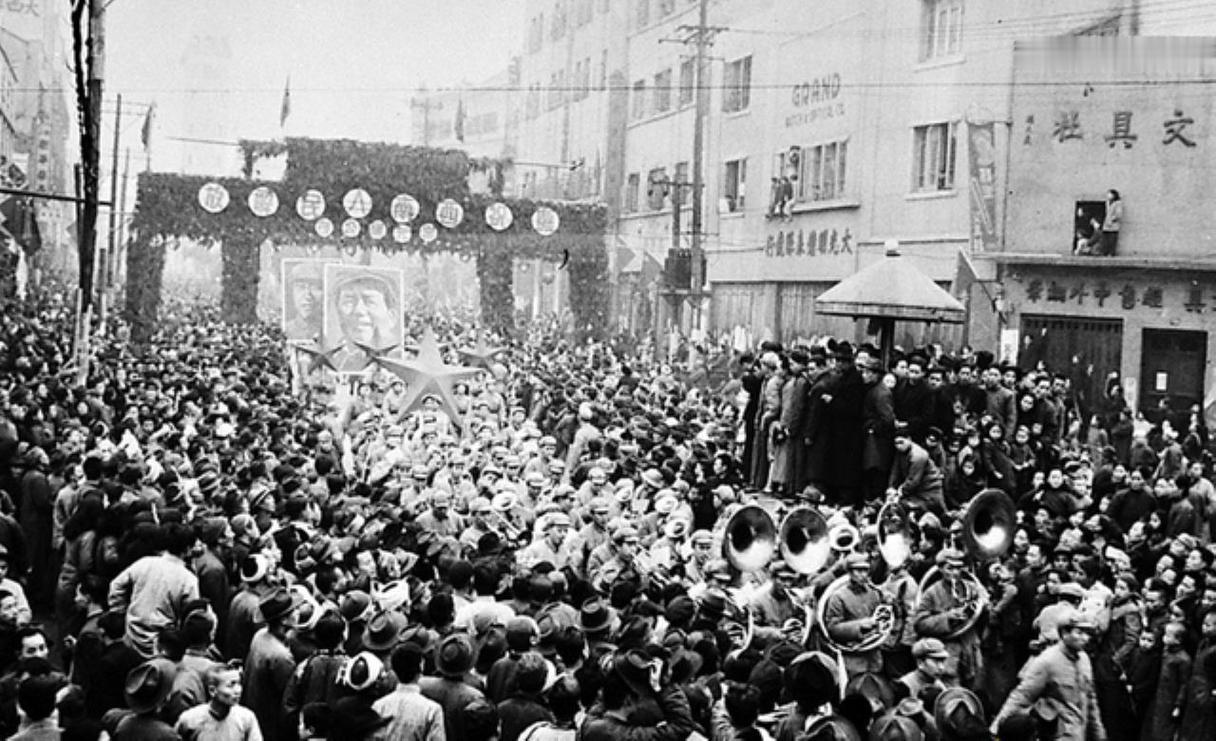 1949蒋介石下令炸毁重庆！杨森假意服从，暗中保全全城百姓！

1949年10月