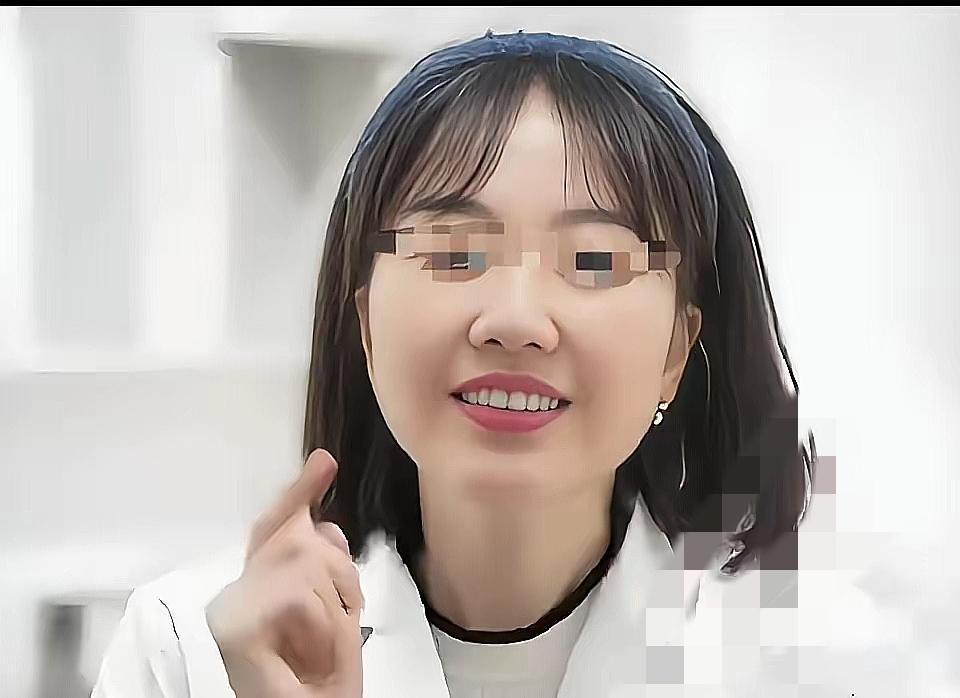 曾医生和祖副院长最终还是离开了人民医院，执业注册已正式注销。

舆论像一把无形的