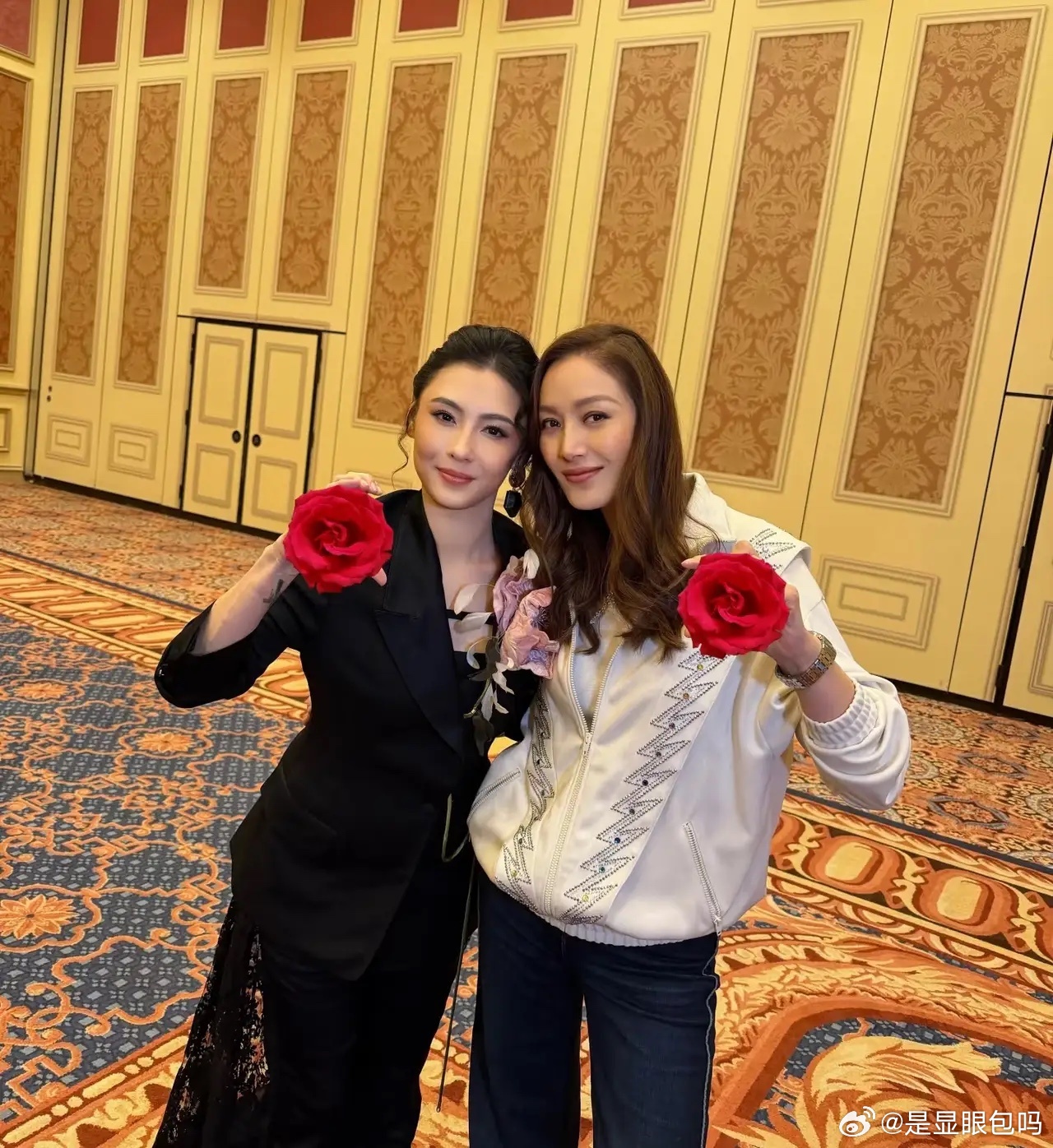 琦琦晒和张柏芝合影，美貌依旧，不愧是大美女！张柏芝今年46岁了，颜值还这么顶，她