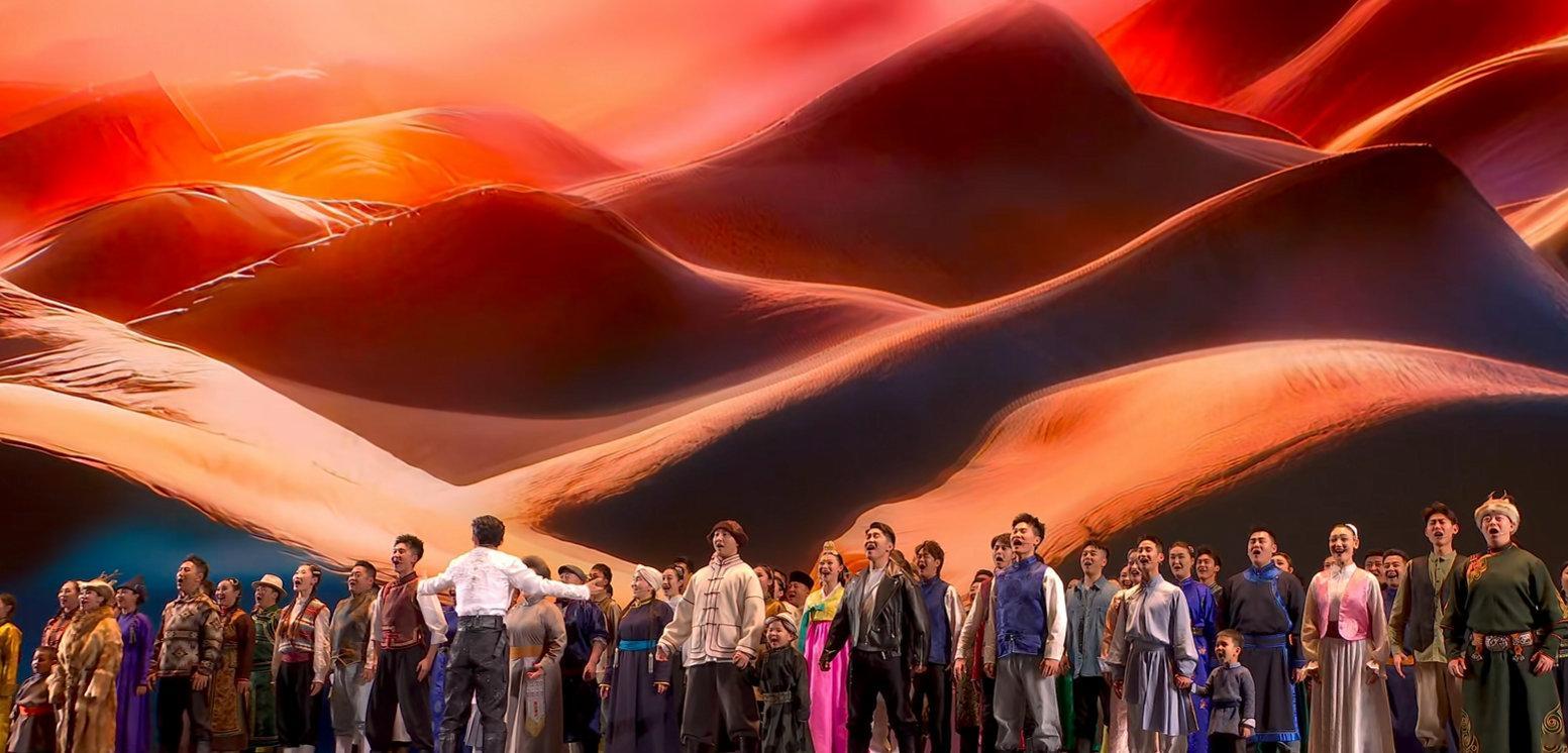 春晚段子大考春晚 看了梁家辉，我只能说法拉利老了还是法拉利，太帅了，男人主要是气