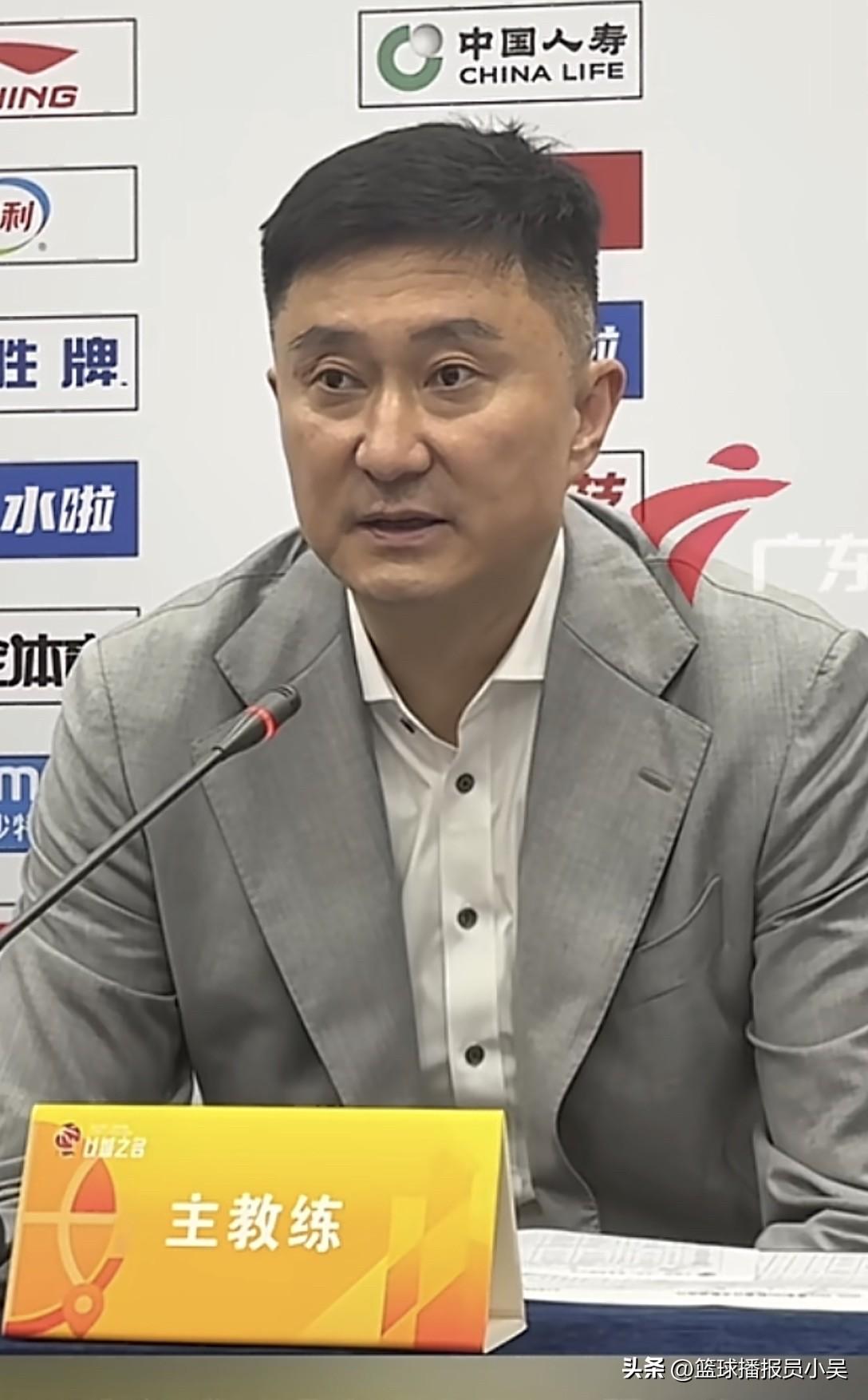 杜锋：“张皓嘉三场比赛中打北京很好的限制了对方四号位，防的非常到位，有5个篮板，