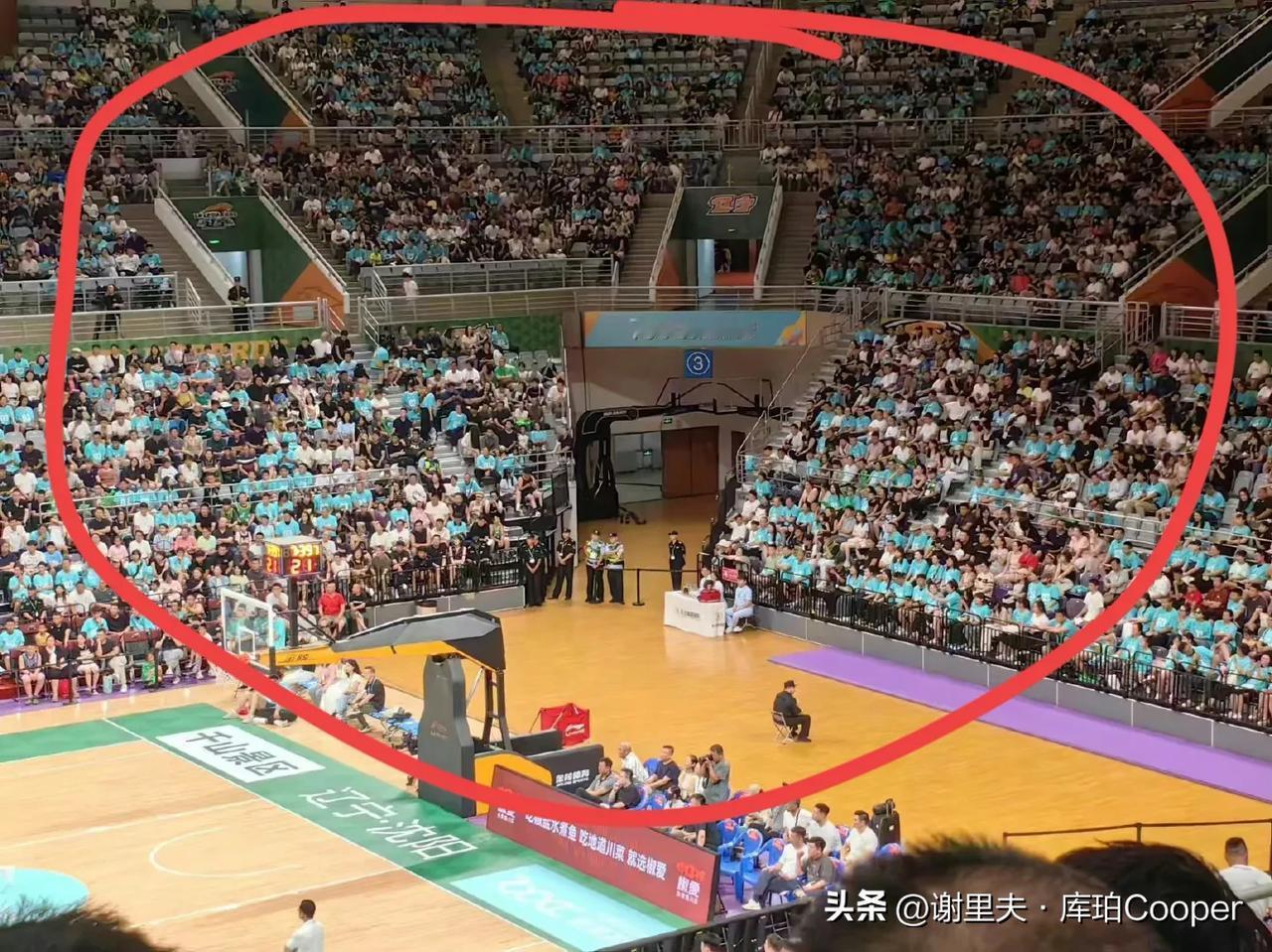 辽宁男篮休赛期一场普通的邀请赛，这上座率让整个cba联赛都艳羡，几乎就是座无虚席