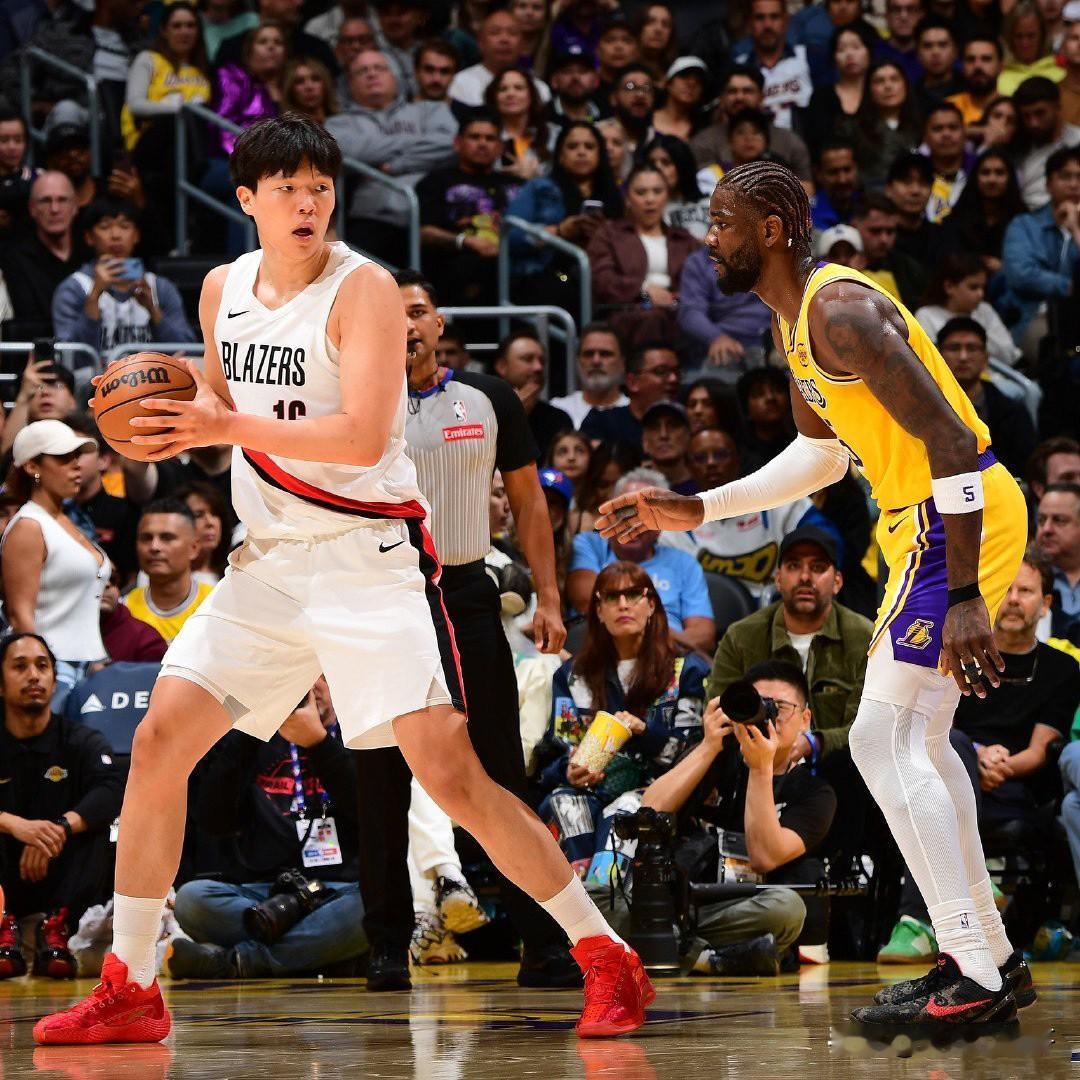 开拓者对杨瀚森的成长感到欣慰！！！杨瀚森陷入差评风波！

从新赛季开始到现在，杨