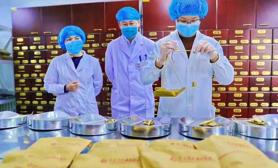今天最佳解决方案是往太平洋倒点儿中 药调理一下核污水。我觉得这个脑洞是真可以。
