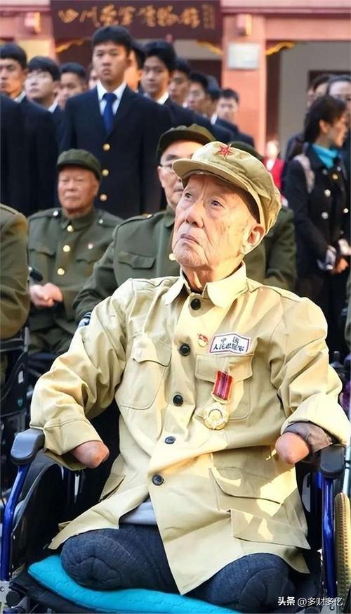 这位就是“冰雕连”幸存者周全弟老英雄。

​1950年11月，年仅16岁的周全弟