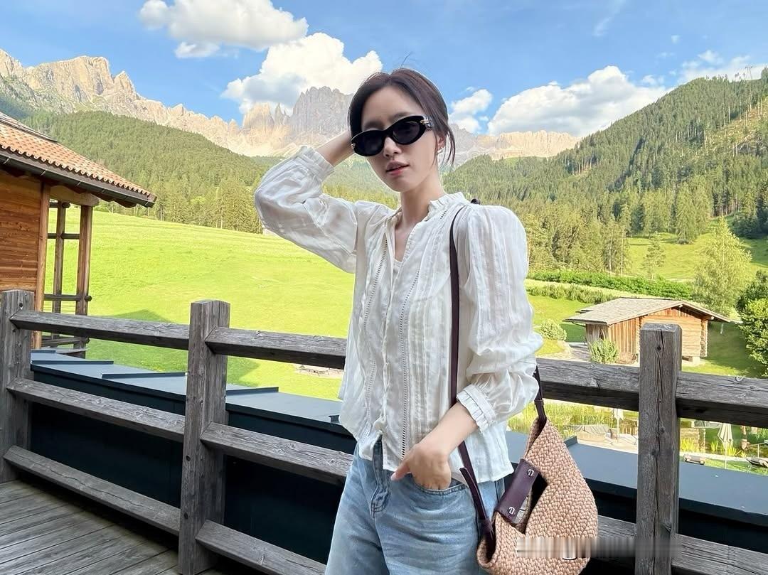 山间野餐，清新自然，阳光明媚，尽情享受美好时光！