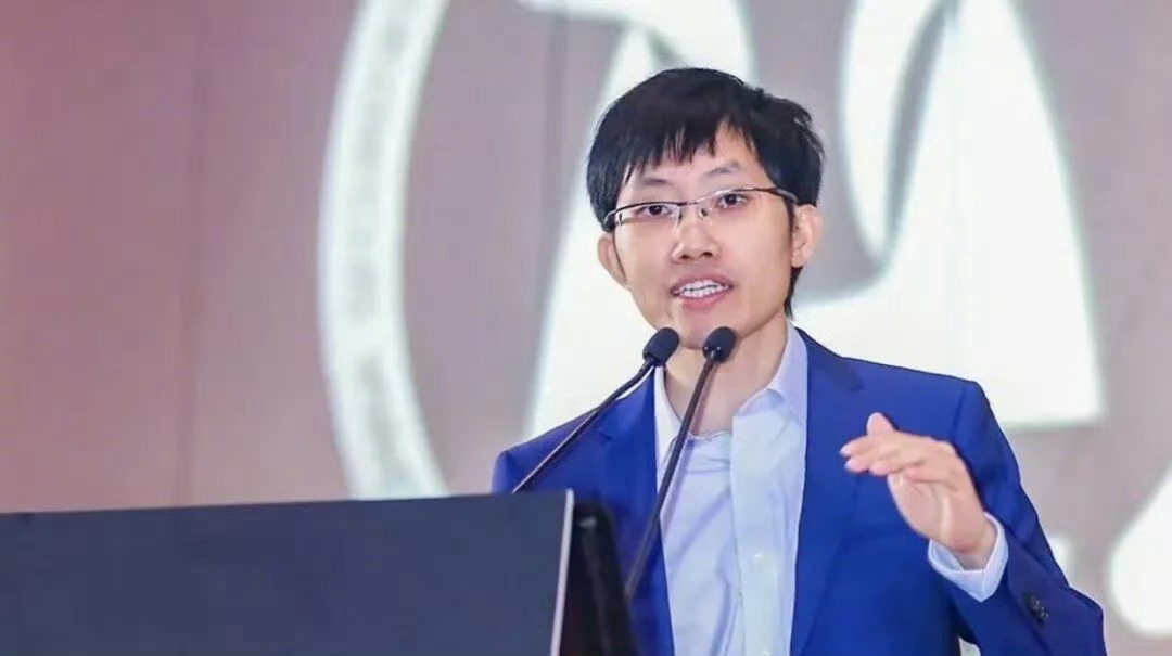 梁文锋坦承华为芯片落后英伟达两年一堆文章鼓吹华为芯片平替英伟达，实际差距很现实。