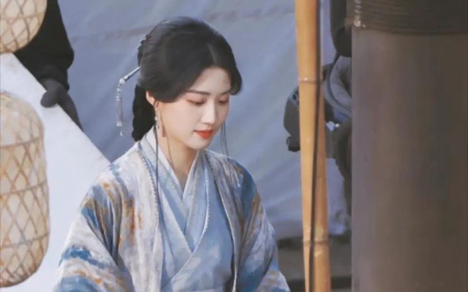 于正搞个旋转番位，是想模糊女一号卢昱晓吗？

在经历《仙剑四》一天的撕番之后，近