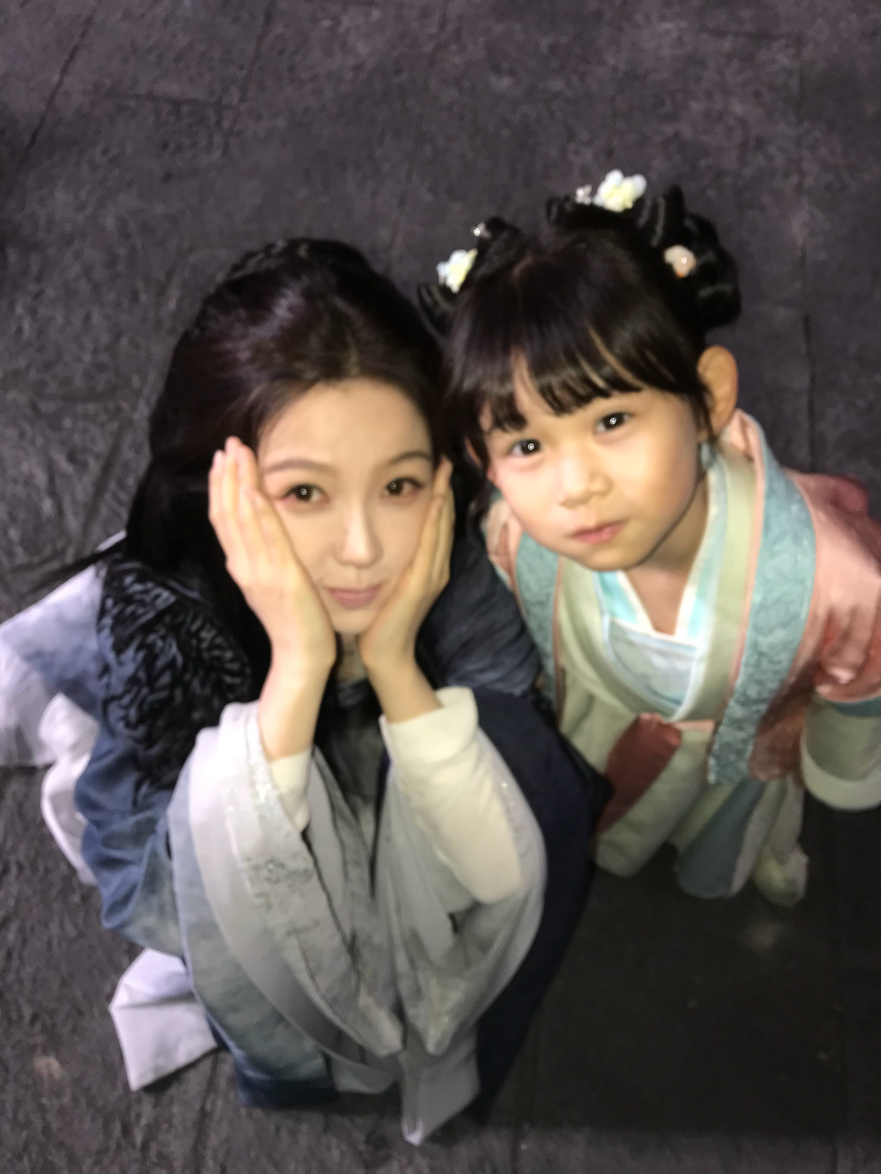 好萌的两个小女孩😇 