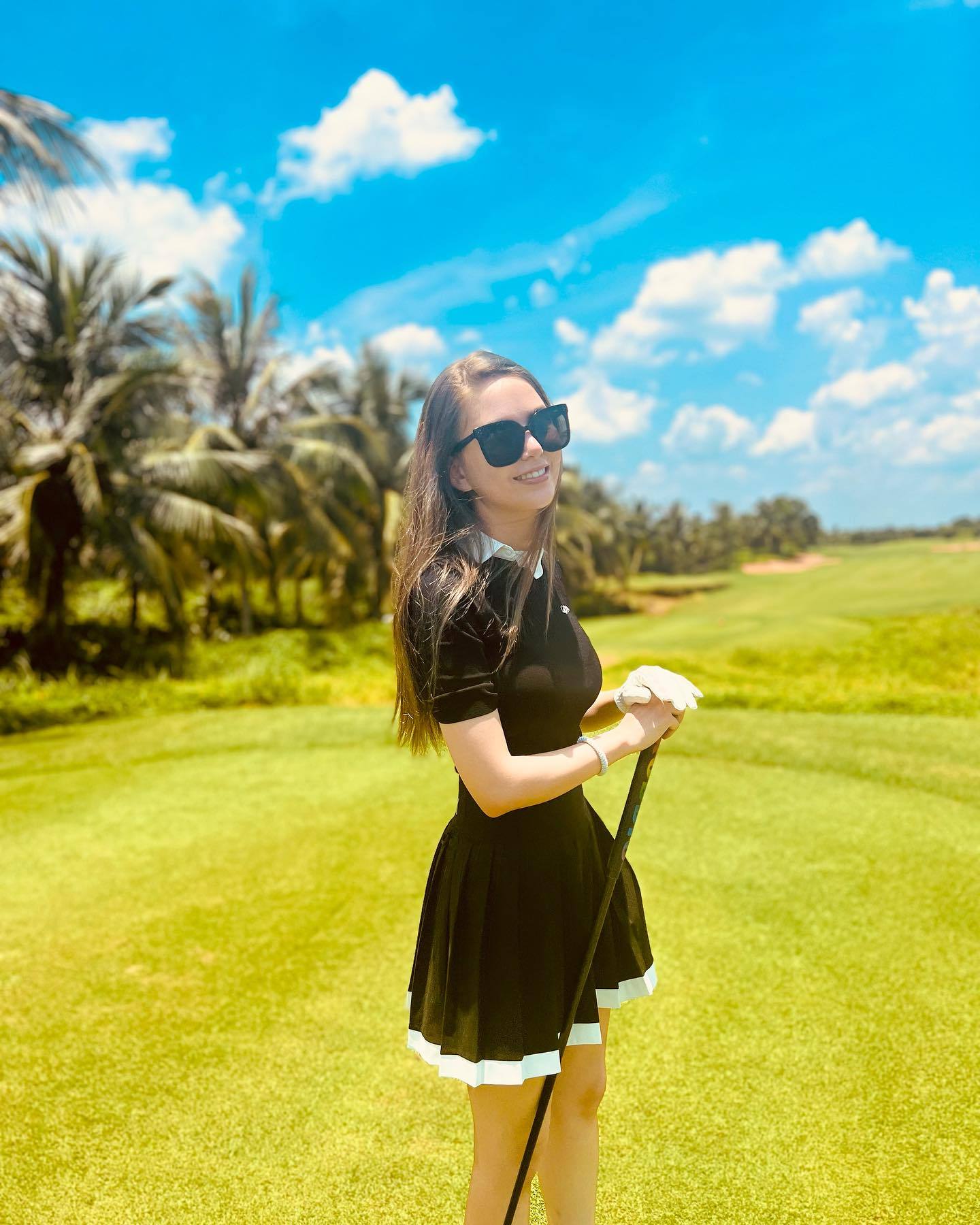  20230701 拍完照就滿頭大汗🫠這天氣打球需要時間點勇氣⛳️小白球的魅力