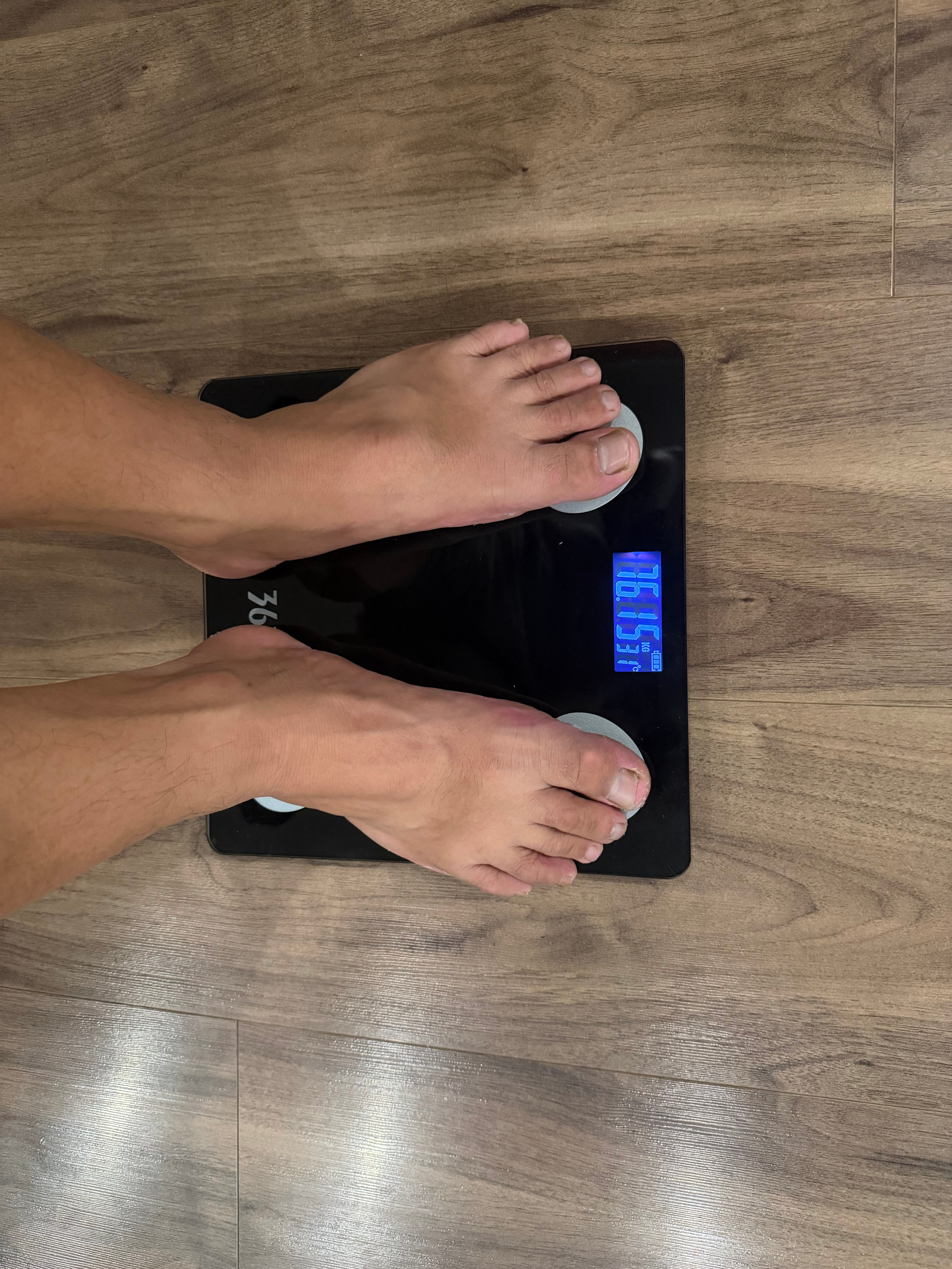最近晚上和老妈吃完饭一起在小区或者公园，散步1个多小时。今晚称重发现自己瘦了5斤