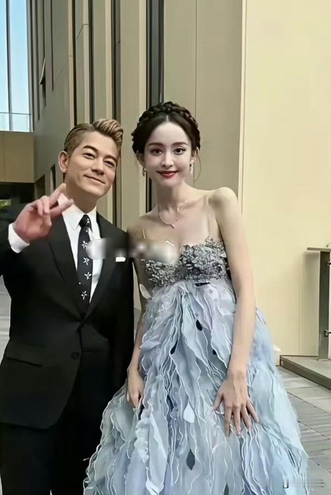 不怪郭富城忍不住跟她合照。
​作为一个女人，我都心动不已[爱慕] ​​​