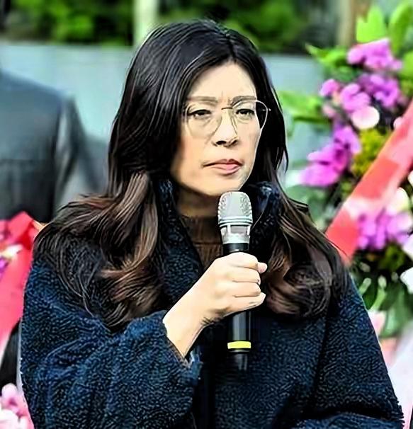 不是后悔参选，而是慢慢远离统一初心
 
前言
如今回看国民党主席郑丽文的处境，她