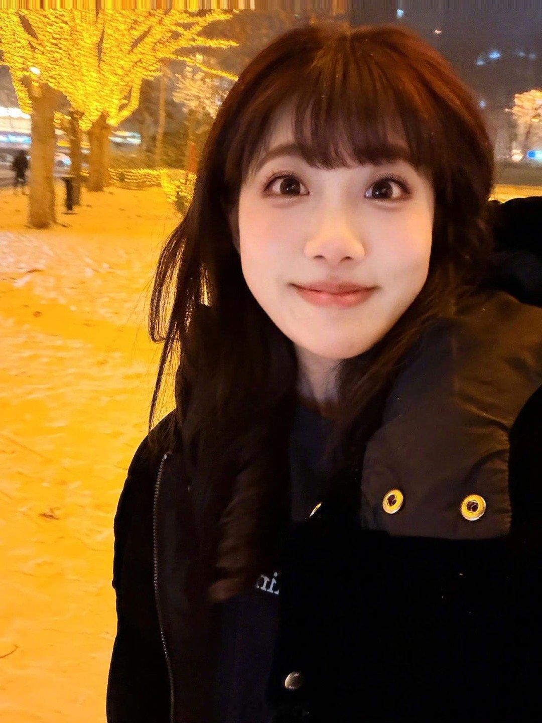 李艺彤辩论赛前紧张到泪失禁 李艺彤新国辩首秀也太真实了！辩论小白紧张到快吐想逃跑