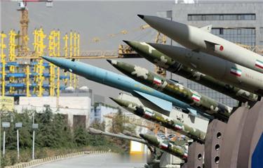 【伊朗陆军司令表示伊朗武装部队将坚决捍卫领土完整】当地时间6日，伊朗陆军司令阿里