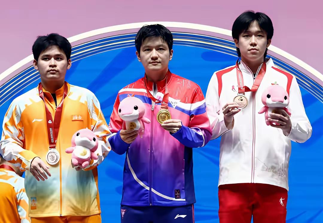 林诗栋偶像竟是樊振东，细看俩人也太像了
 
刷到一个超有意思的事，林诗栋公开说过