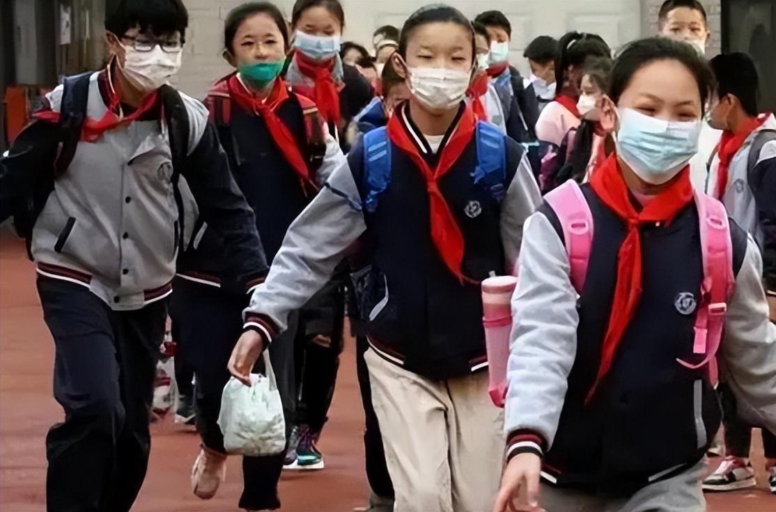 中小学生迎“头疼消息”，2024年放假时间确定，家长看后左右为难
由于疫情影响，