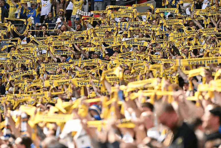 官方：16名利兹联球迷嘲讽切尔西球迷是同性恋，均已被批捕