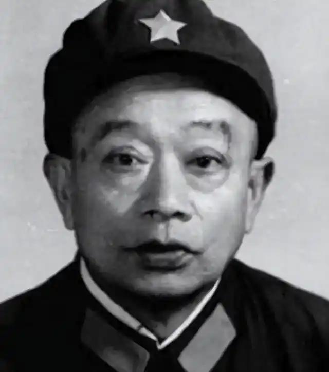 1935年6月，红军强渡大渡河后，在四川泸定发现一名形迹可疑的聋哑男子。因无法沟