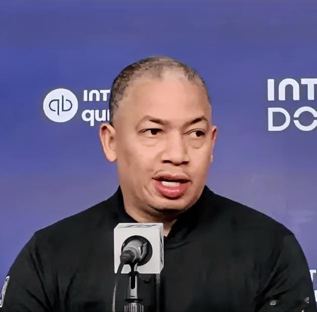 快船主帅泰伦卢赛后喊话挽留哈登！

今日快船113-128不敌76人。赛后，快船