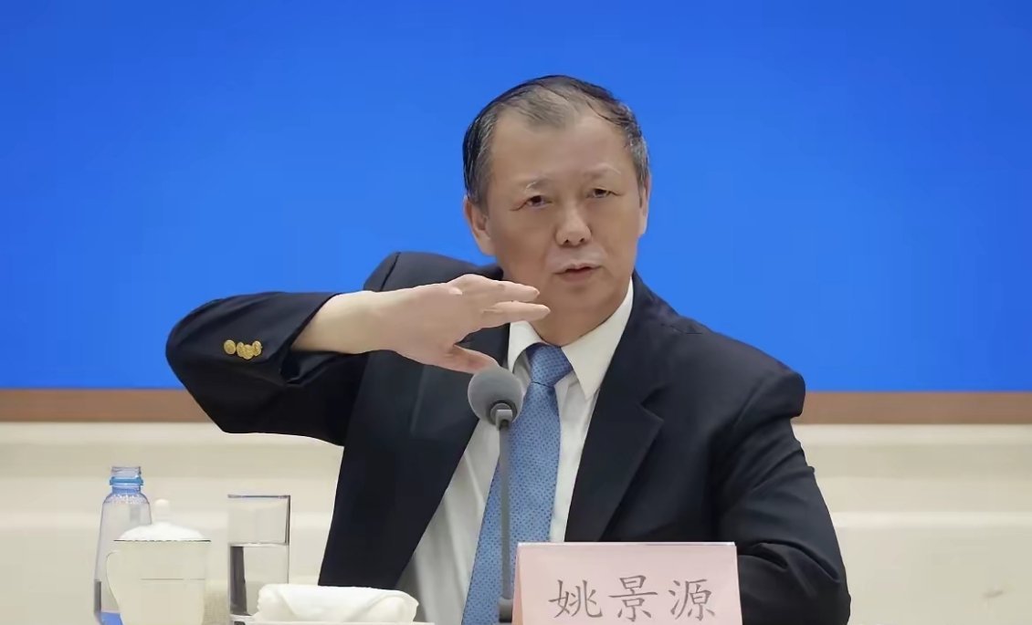 姚大佬直言：“想让大伙消费？得先让老百姓钱包鼓起来！有钱了谁还需要人教咋花钱？”