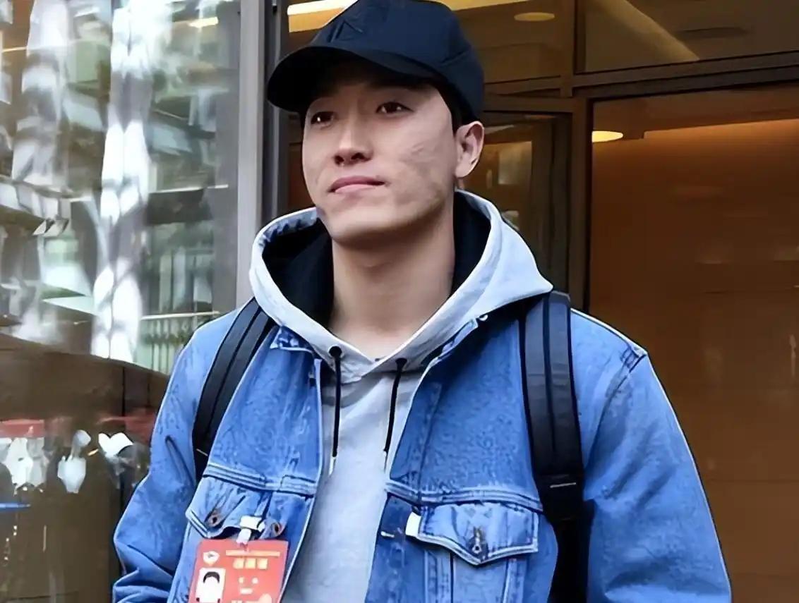 要么进体制，
要么被买断，
看到刘翔的结局，
终于明白樊振东的别有用心了，

东