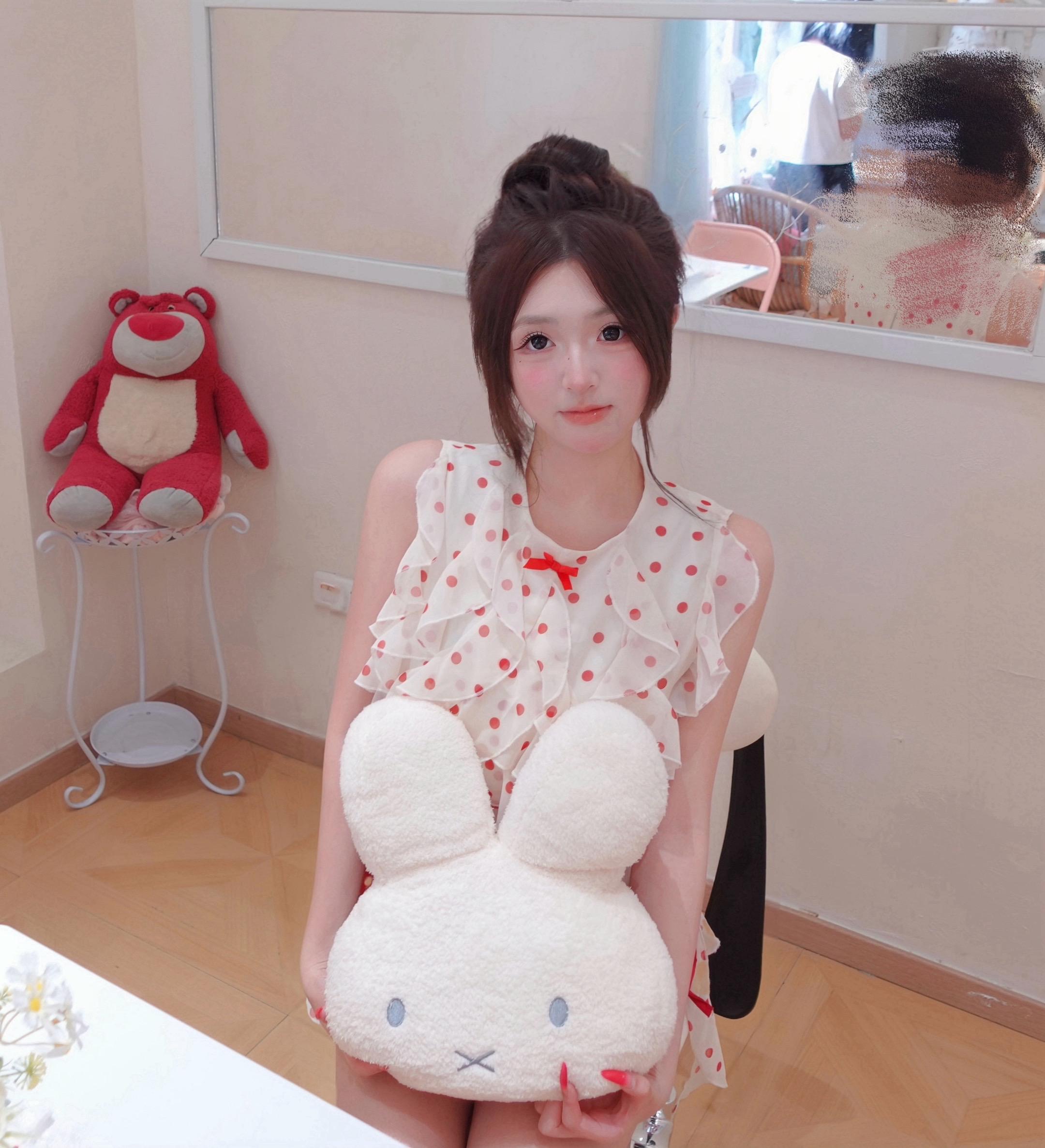 尼嚎 在干嘛⬮ω⬮。