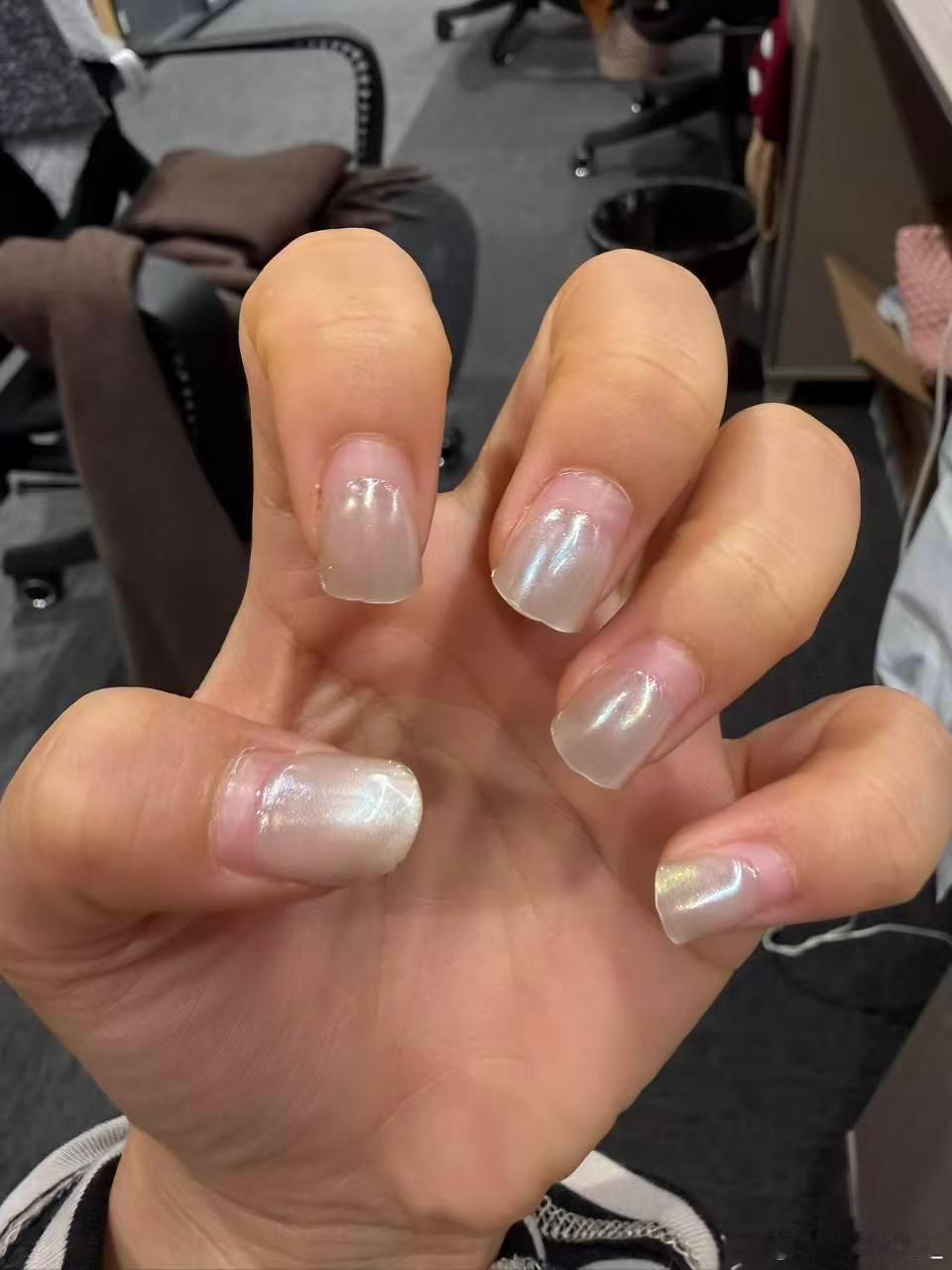 美甲工具混用有人感染HPV 我现在都是带穿戴甲就，款式多还可以随时换尤其是这两天